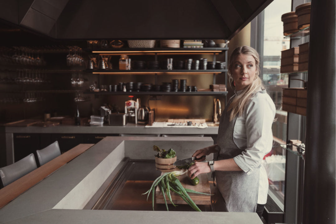 Frida Ronge tones her timeless style with the new Granit White Deluxe.